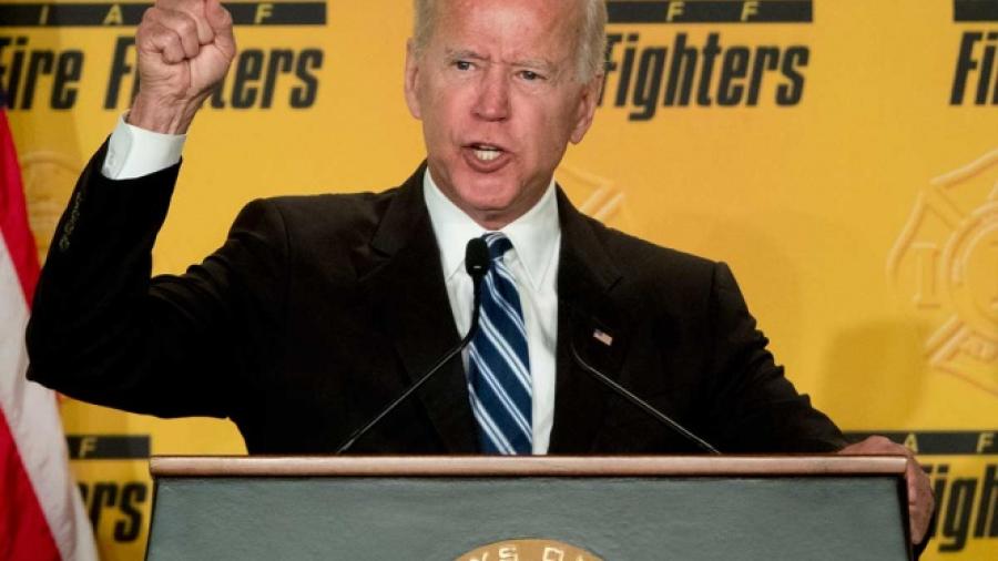 Acusan a Joe Biden de tocamientos nuevamente
