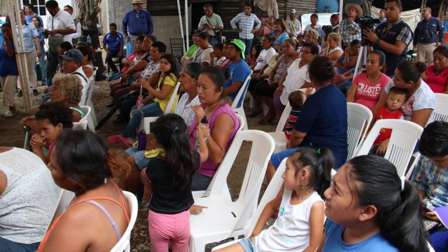 Apoyan a familias m&aacute;s necesitadas con el programa &ldquo;Firme en tu colonia&rdquo;