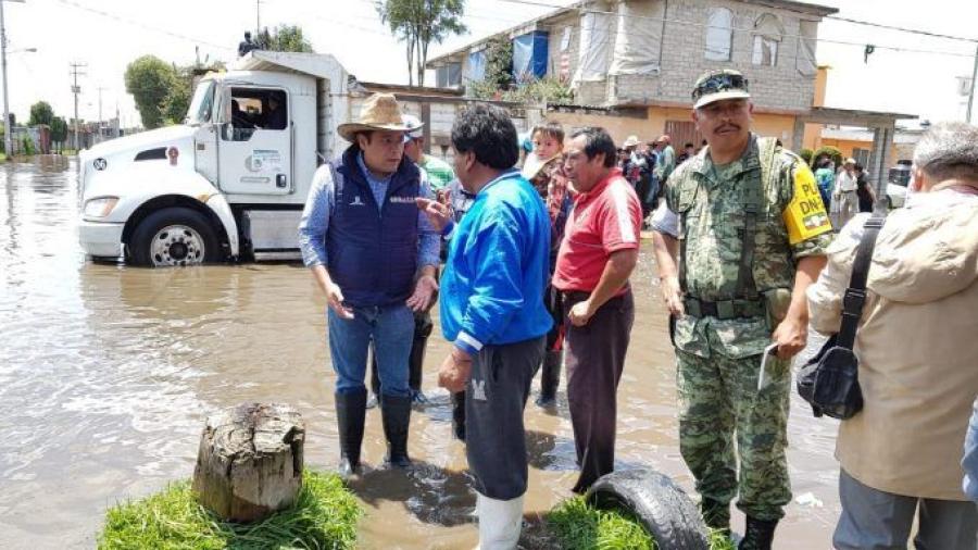 Dan apoyos a afectados por Río Lerma