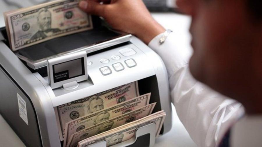 D&oacute;lar se vende en 17.95 pesos en casas de cambio