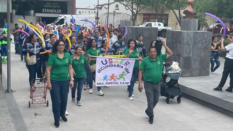 Clausuran mes de la educación especial con desfile