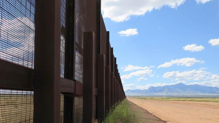 Estados Unidos sólo tiene recursos para prototipo de muro fronterizo