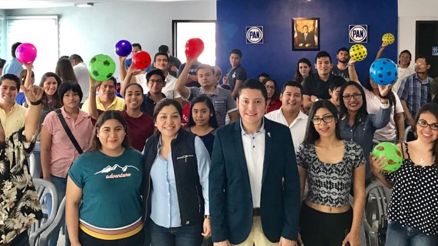 Promueven pl&aacute;ticas &ldquo;Los Millennials en la Pol&iacute;tica&rdquo; por el Mtro. Angel Ram&iacute;rez