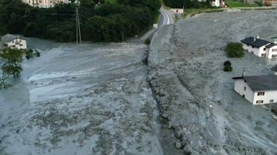 Avalancha de lodo desaparece a 8 civiles
