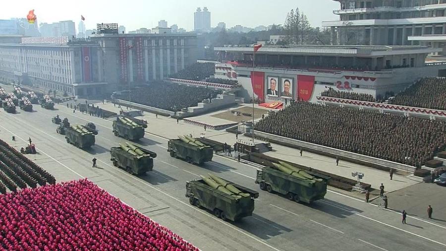 Realiza Corea del Norte desfile militar envíspera de Juegos Olímpicos