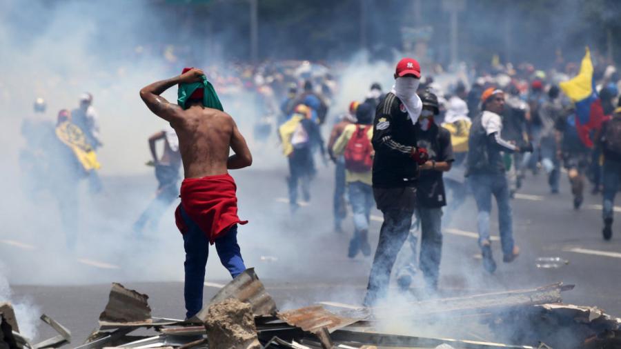 Oposición venezolana sigue en la calle en protesta contra Maduro