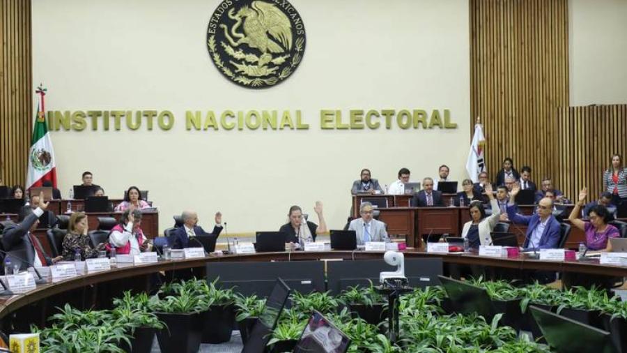 INE investigará espectaculares y propaganda de aspirantes a Presidencia
