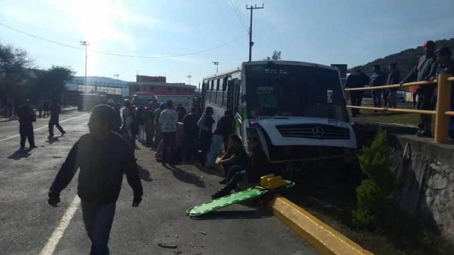Accidente de autob&uacute;s en Hidalgo deja 24 lesionadas