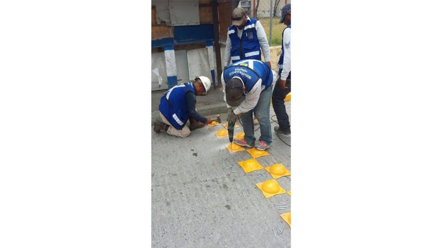 Instalan boyas en calle Rodolfo Garza Cantú