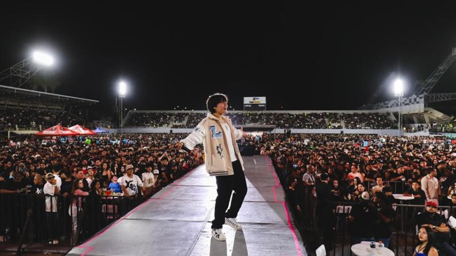 Cantautor reynosense Bruno Caleb abre concierto de Natanael Cano