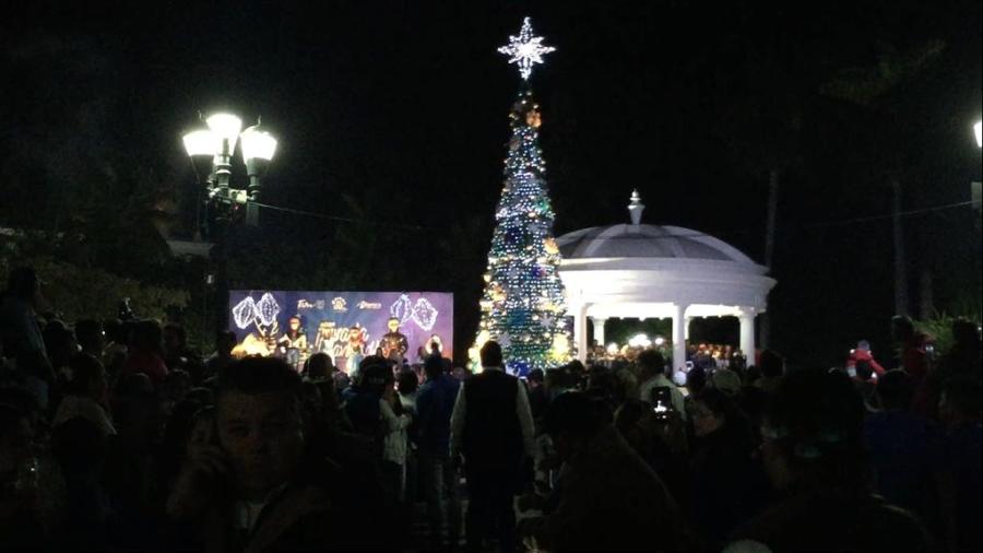 Altamira se ilumina con el encendido del &aacute;rbol de navidad
