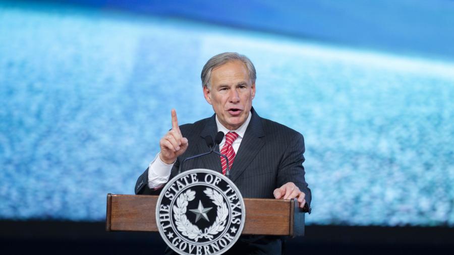 Pide gobernador de Texas a empresarios retirar productos rusos