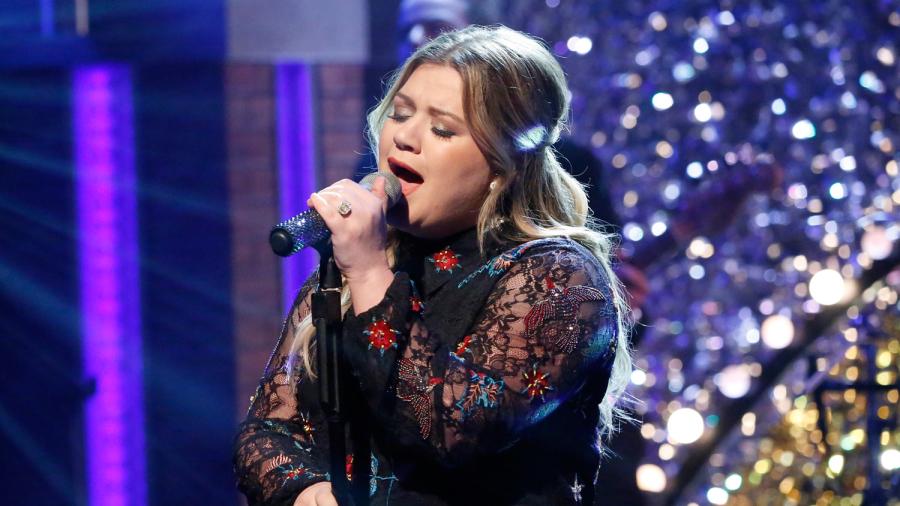 Kelly Clarkson podría regresar junto con American Idol
