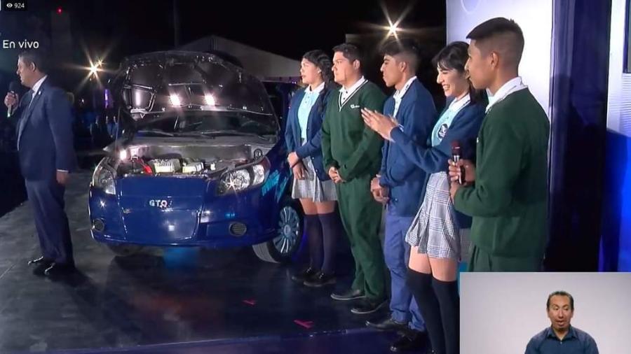 Alumnos de preparatoria de Guanajuato crean vehículo eléctrico