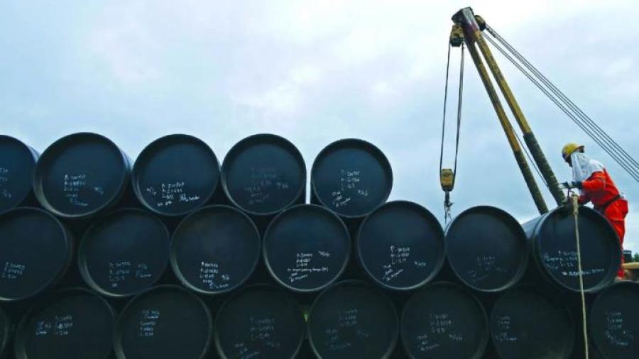 Pierde el petróleo mexicano una tercera parte de su valor y se ubica en los 24.43 dólares por barril