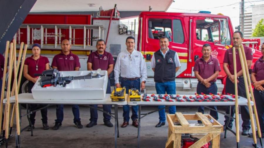 Recibe PC y Bomberos de Matamoros más herramientas para atender llamados de auxilio