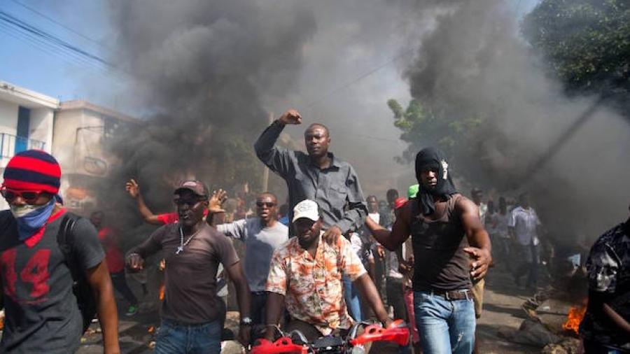 Un muerto tras protestas contra la corrupción en Haití