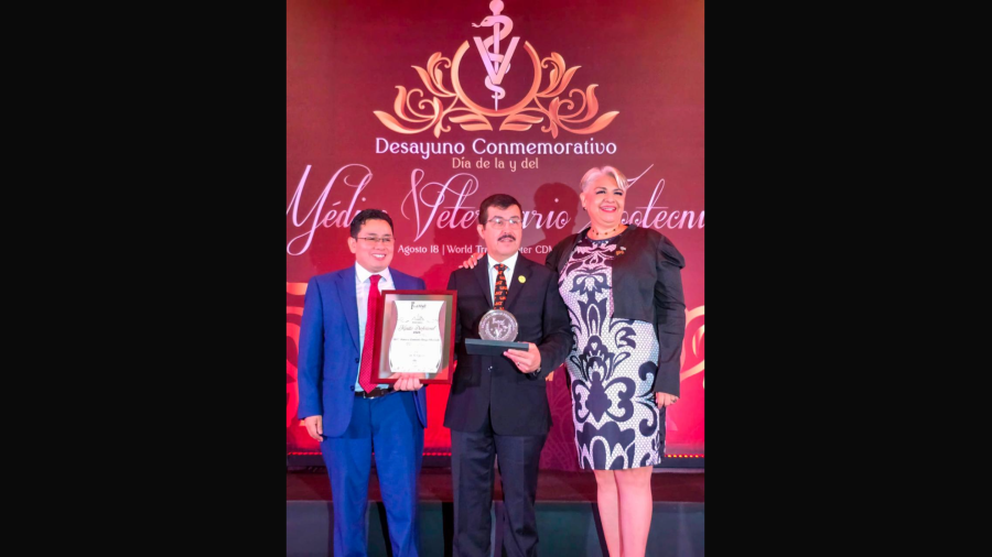 Recibe Dámaso Anaya Premio Nacional al Mérito Profesional 2025
