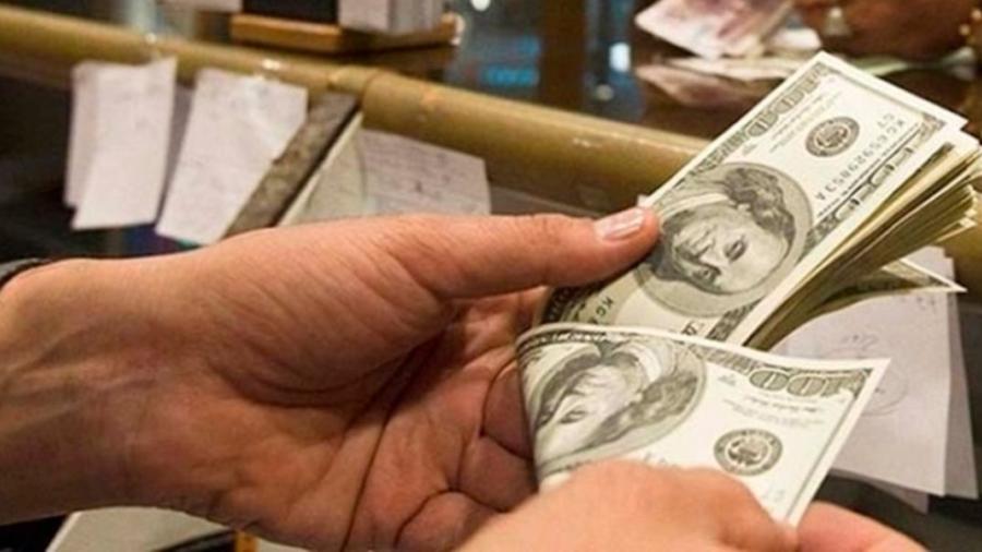 Dólar a la venta en el AICM en 17.56 pesos