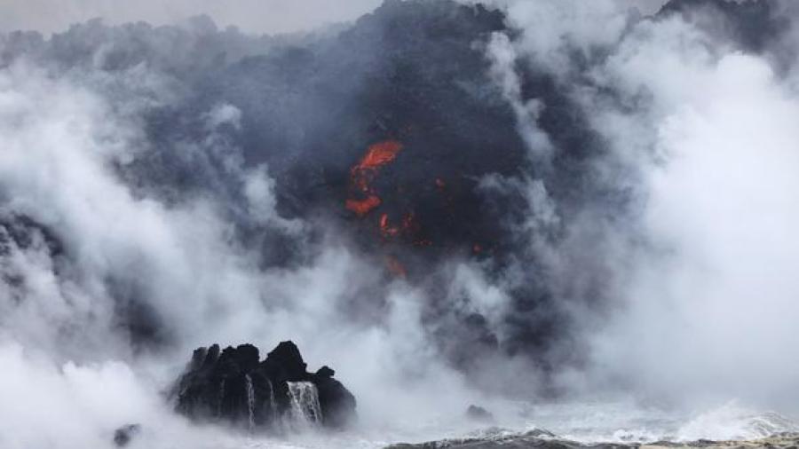 Alerta en Hawái por entrada de lava del Kilauea en el océano Pacífico