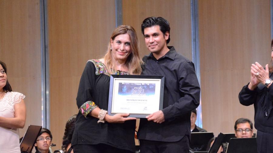 Entrega Maki reconocimientos en Encuentro de la Juventud Sinfónica Tamaulipeca