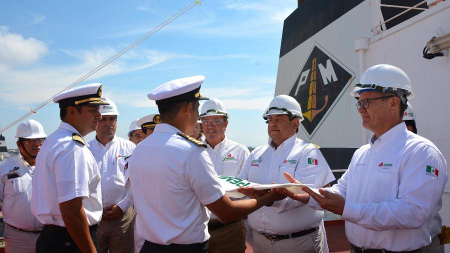 Condecora PEMEX al Buque Tanque Rarámuri como Buque Insignia 2019 