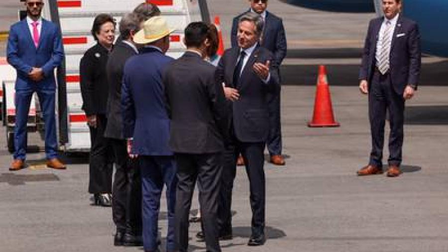 Llega Antony Blinken a México para reunirse con AMLO
