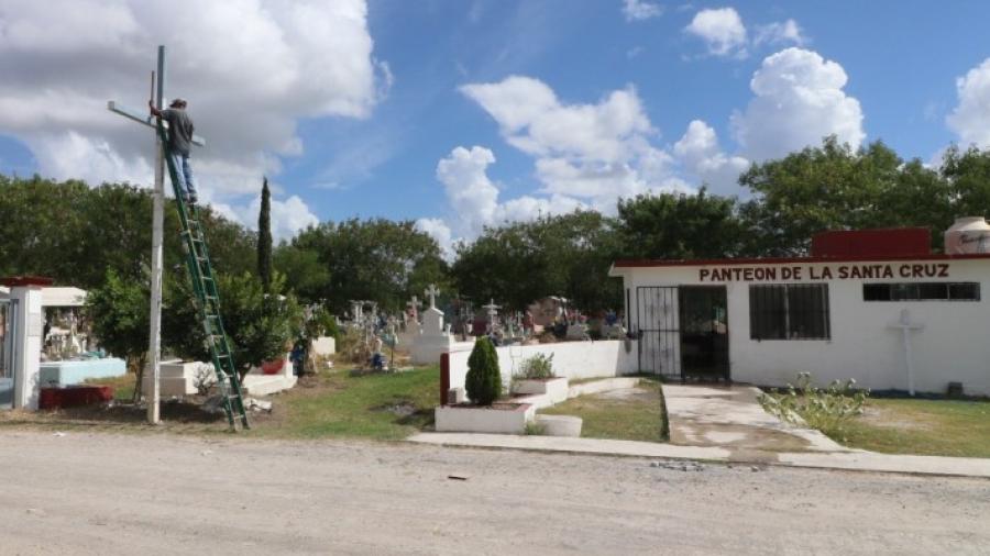 Trabaja Gobierno de Matamoros en limpieza de panteón de la Santa Cruz; registra avance del 50%