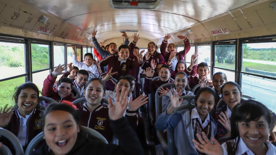 Apoya municipio a 4 mil alumnos con transporte diario gratuito