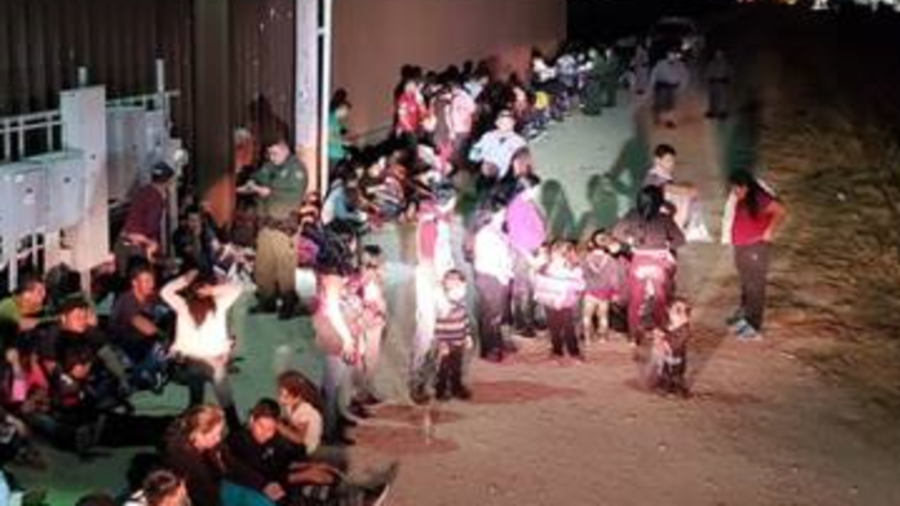 Más de 350 inmigrantes se entregan a la Patrulla Fronteriza durante el fin de semana 