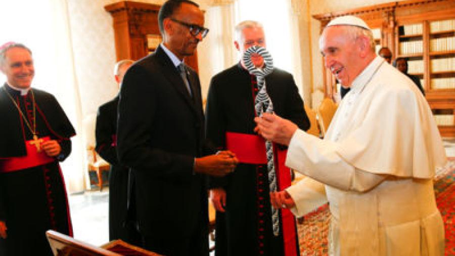 Papa pide perdón por los 'pecados' de la Iglesia en genocidio de Ruanda