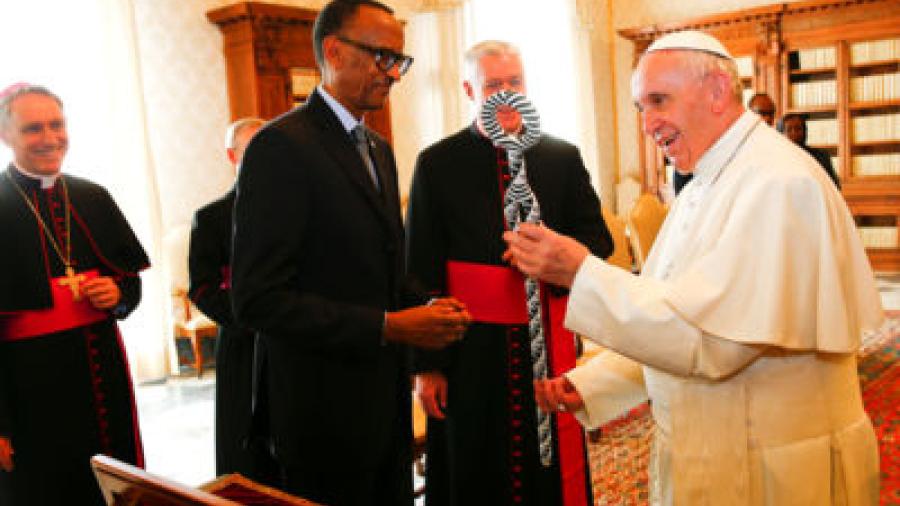 Papa pide perdón por los 'pecados' de la Iglesia en genocidio de Ruanda