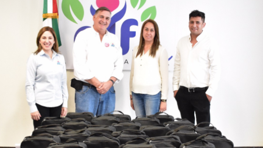 Entrega DIF Reynosa equipo de ajedrez