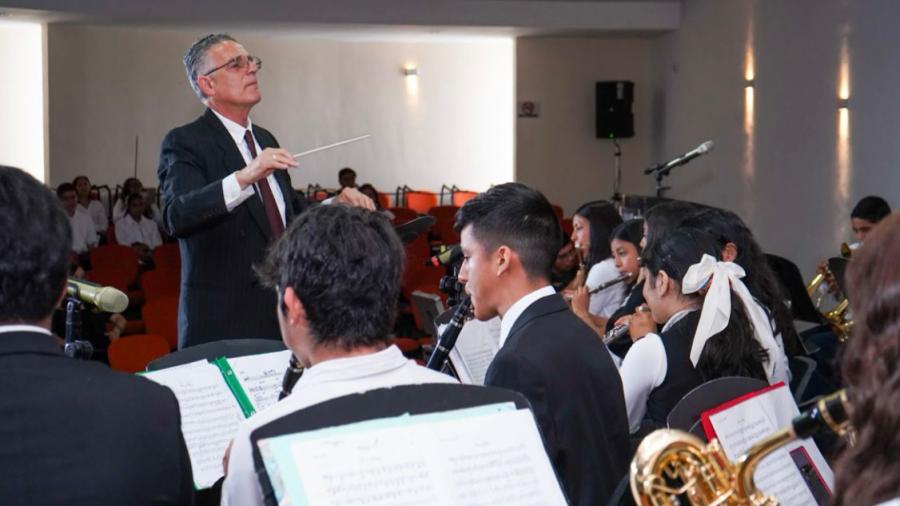 Con notas que cambian vidas, DIF celebra graduación en su escuela de música