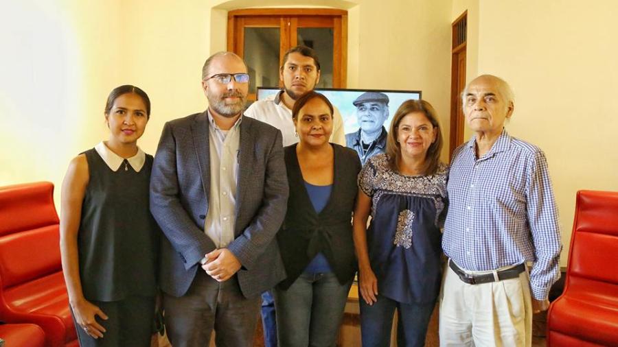 Reconocen obra del artista y escritor Alejandro Rosales