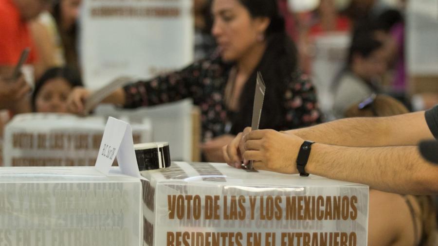 Promoverá AMLO campaña para facilitar votación de mexicanos en el extranjero 