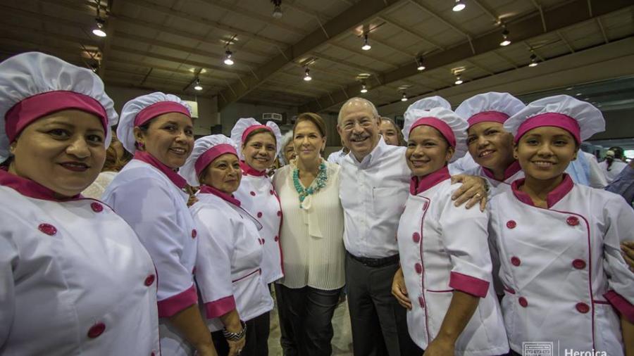 Ayuntamiento felicita a graduados de talleres CEDIF