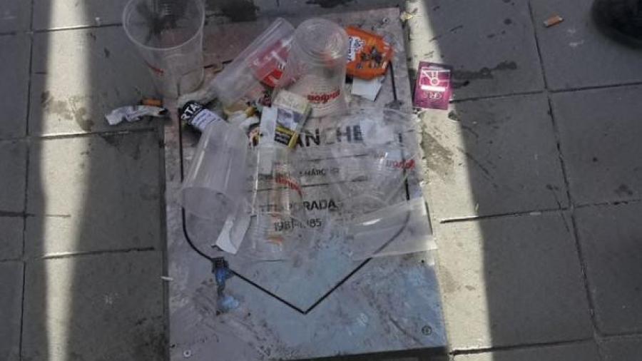 Vandalizan placa conmemorativa de Hugo Sánchez