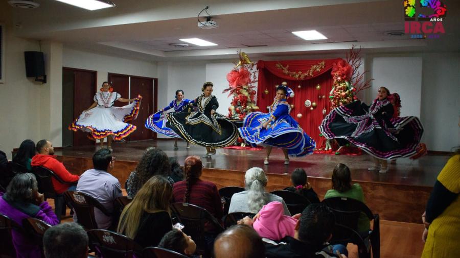 Bailan al ritmo de la Navidad en el IRCA