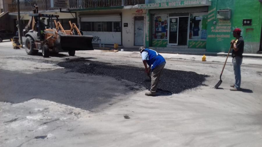 Con 54 toneladas de asfalto rehabilita Municipio calles de la Zona Centro