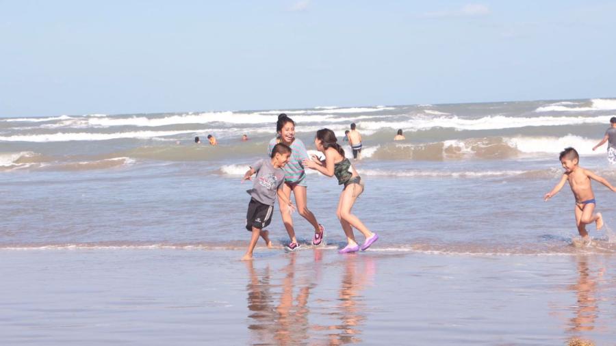 Derechos humanos entrega trípticos en la playa Bagdad 