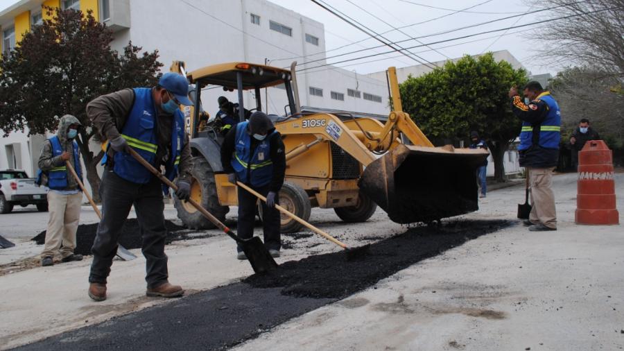 Con reposición de asfalto, concluye la COMAPA reparación de caído