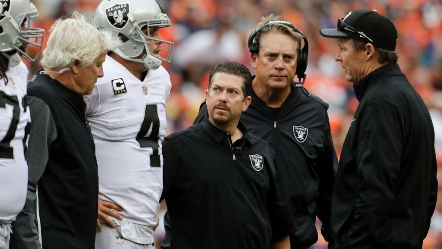 Derek Carr, dos semanas fuera por fractura