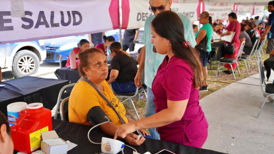 “Presidencia Cerquita de Ti” facilita el acceso a servicios municipales; vecinos de valles de Anáhuac agradecen a alcaldesa