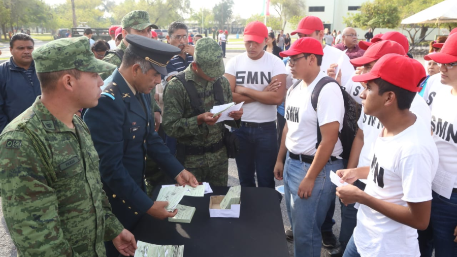 Entregan en Reynosa mil 700 Cartillas y reconocimientos del SMN