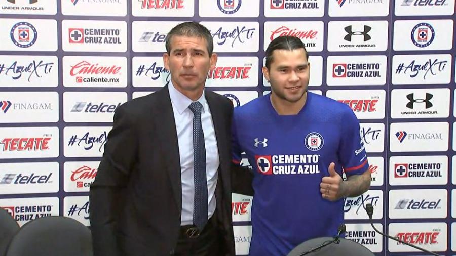Presentación oficial de Carlos 'Gullit' Peña con Cruz Azul