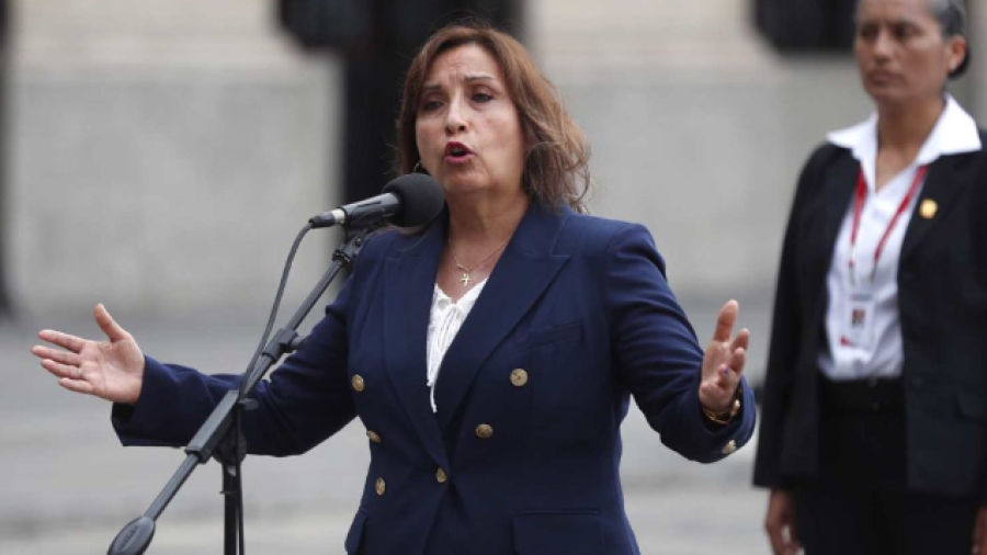 Adelantará presidenta de Perú elecciones en 2024