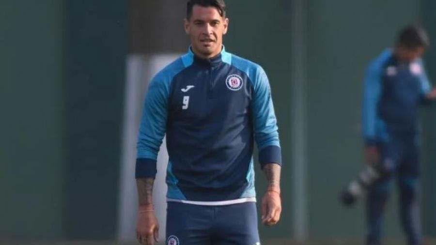Milton Caraglio es baja de Cruz Azul por fractura