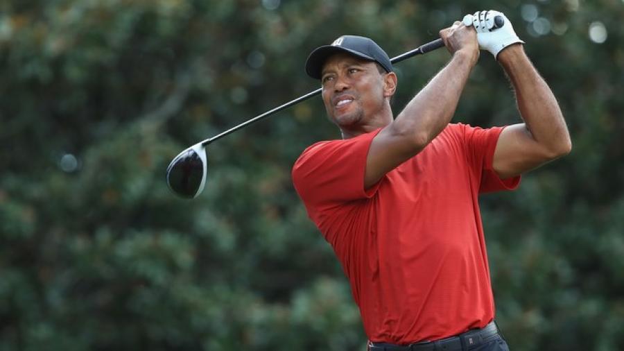 Resurge Tiger Woods y consigue su título 80