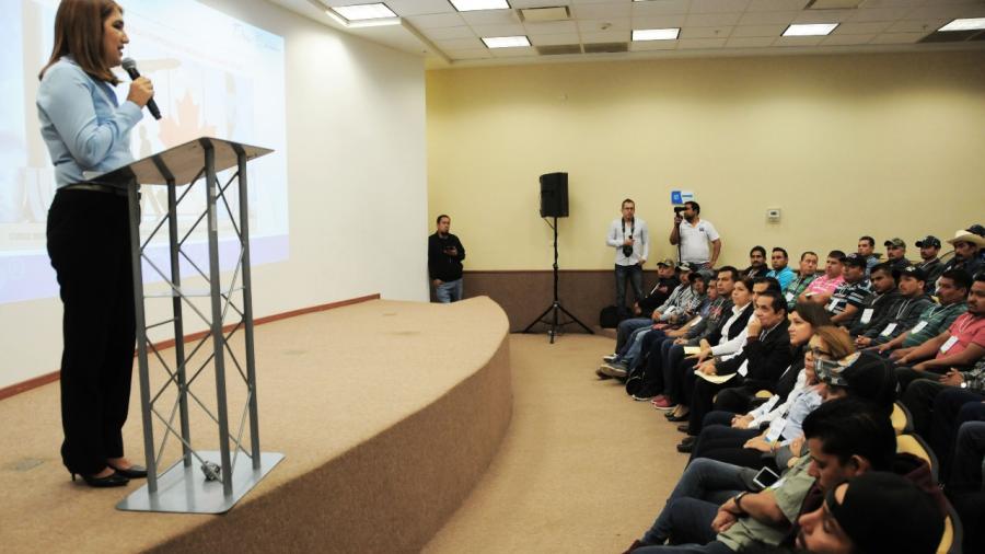 Realizan primera reuni&oacute;n de Trabajadores Agr&iacute;colas Temporales M&eacute;xico-Canad&aacute;